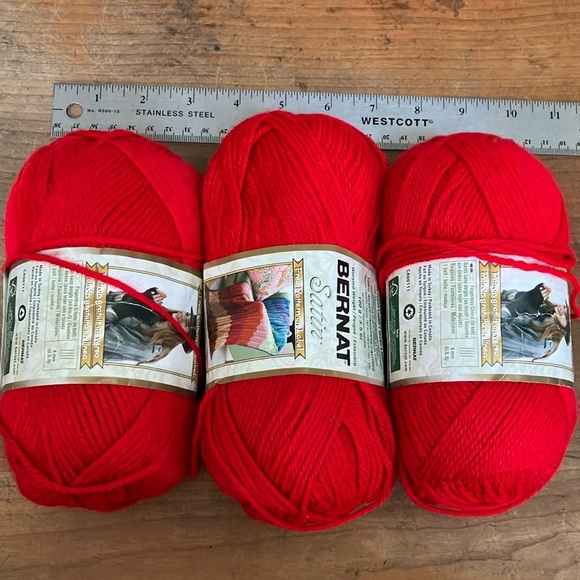 3 balls /packages Bernat Satin Yarn crimson red #04705 - Picture 10 of 16